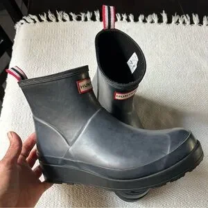 Hunter | Shoes | Hunter Black Short Rain Boots With Red Pull  display picture 1